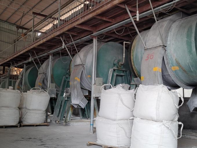 Polvere di resina melamminica di grado industriale in polvere bianca di melamina al 99,8%. 6
