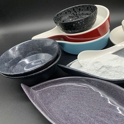 Un buon prezzo. Urea che modella la polvere composta per i domino dei prodotti di spettacolo, dado, mahjong, scacchi della colla della formaldeide dell'urea in linea