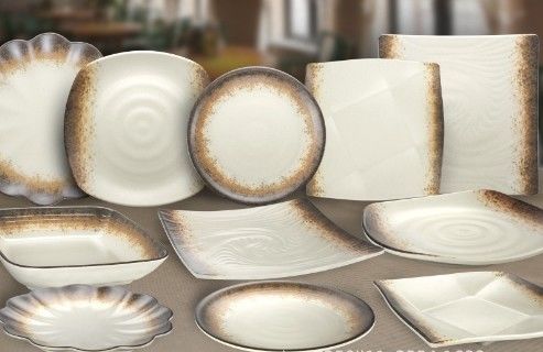 Un buon prezzo. Piatti da tavola di melamina di colore bianco personalizzati Piatti da tavola di plastica per hotel. in linea