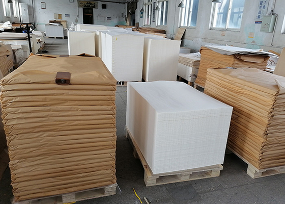 Un buon prezzo. carta stampata bianca della decalcomania di 49081000 melammine di 40gsm 45gsm in linea